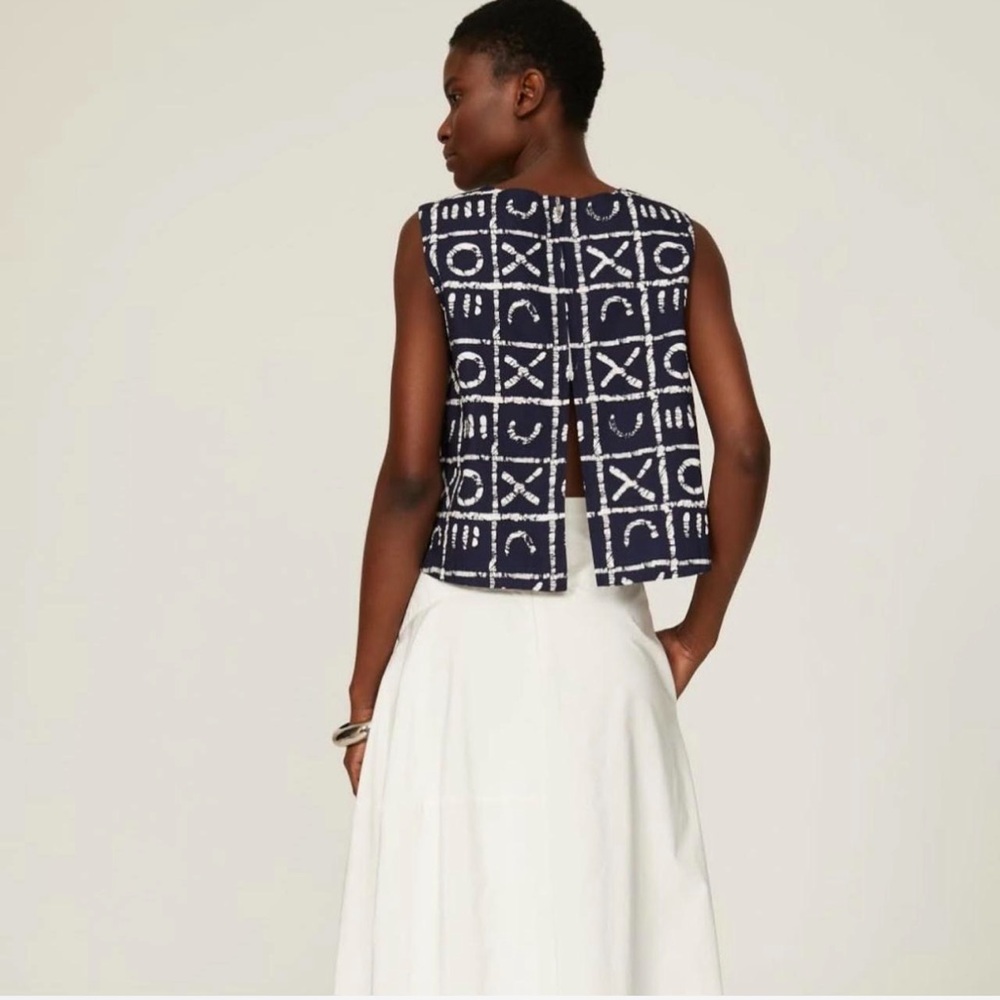 Blue Sleeveless Graphic Crop Tank Top - Picture 2 of 2